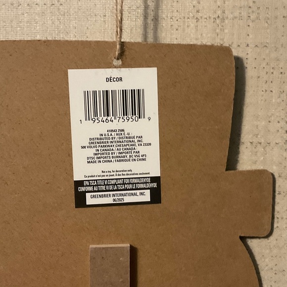 Festive Snowman Holiday Decor with Let It Snow Sign - Picture 4 of 4